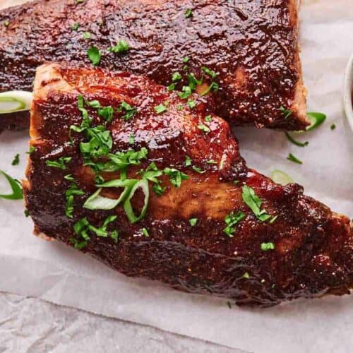 Oven-baked ribs served with fresh herbs.