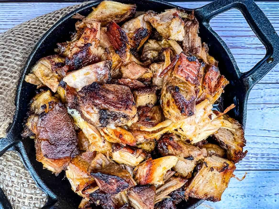 Carnitas in a round black dish.