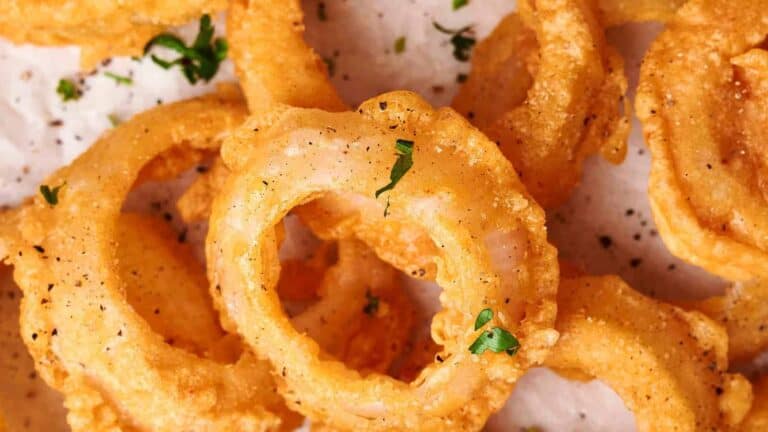 Crunchy Onion Rings sprinkled with chopped parsley.